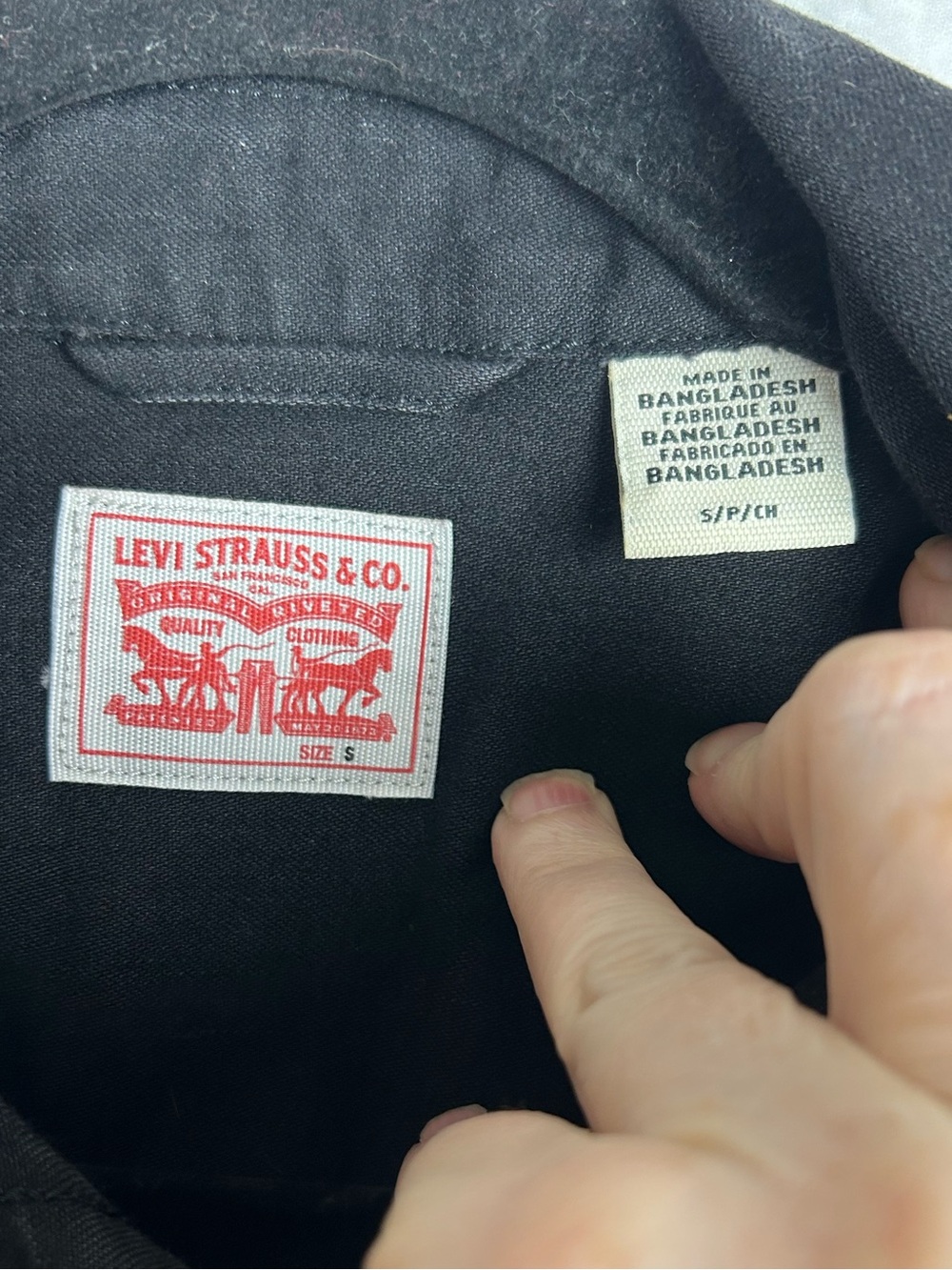 Levi’s Women’s Small Black Western Denim Shirt Pearl Snap Sawtooth Pockets - Picture 2 of 5